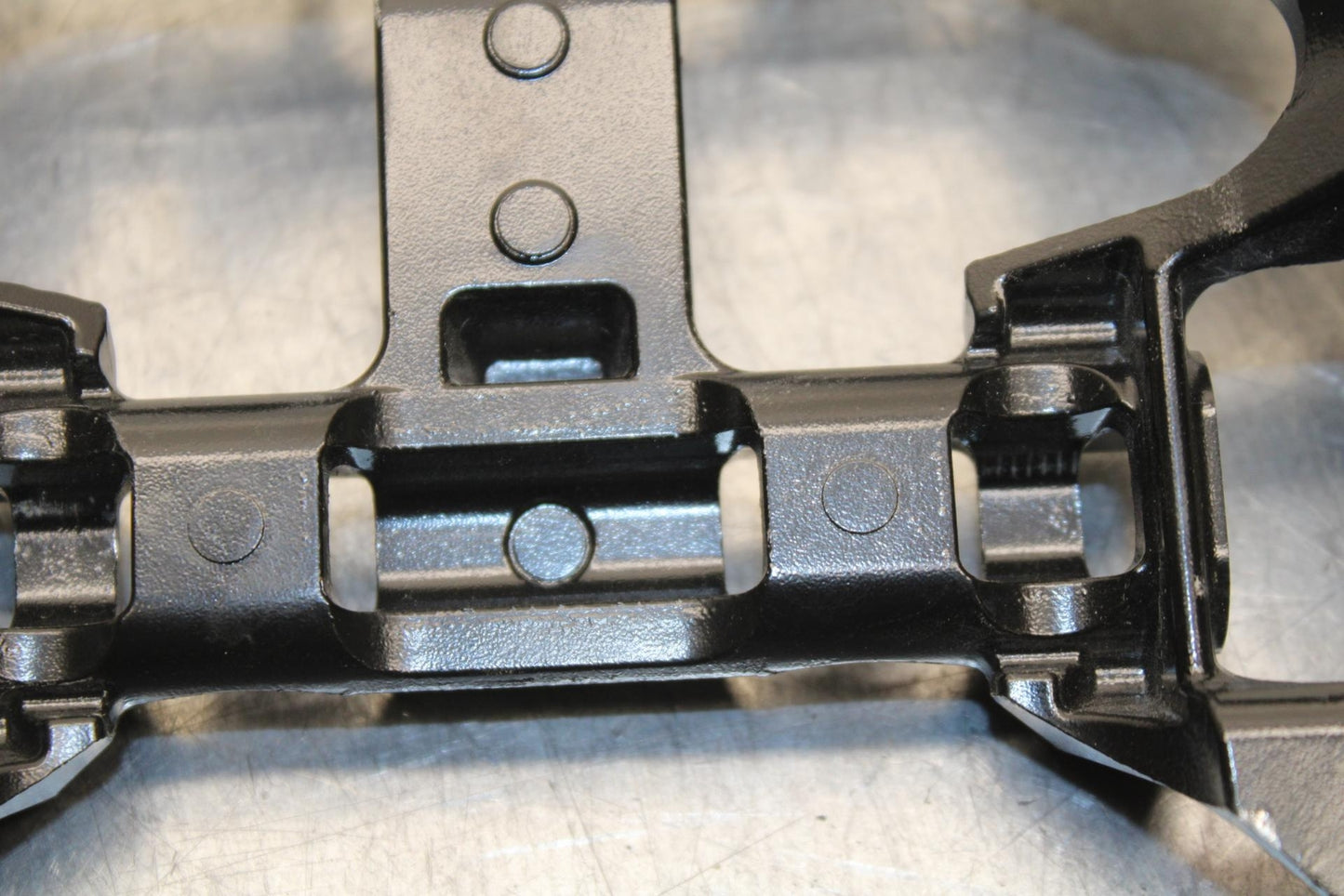 20-21 YAMAHA XSR900 GAS TANK FUEL CELL PETROL RESERVOIR BRACKET  BB599
