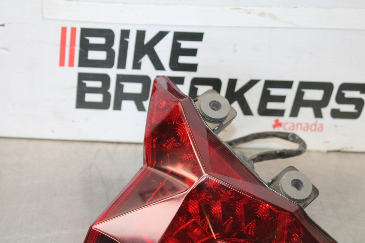 24 KAWASAKI NINJA ZX6R ZX636 ABS 40TH ANNIVERSARY REAR TAIL TAILLIGHT BB911