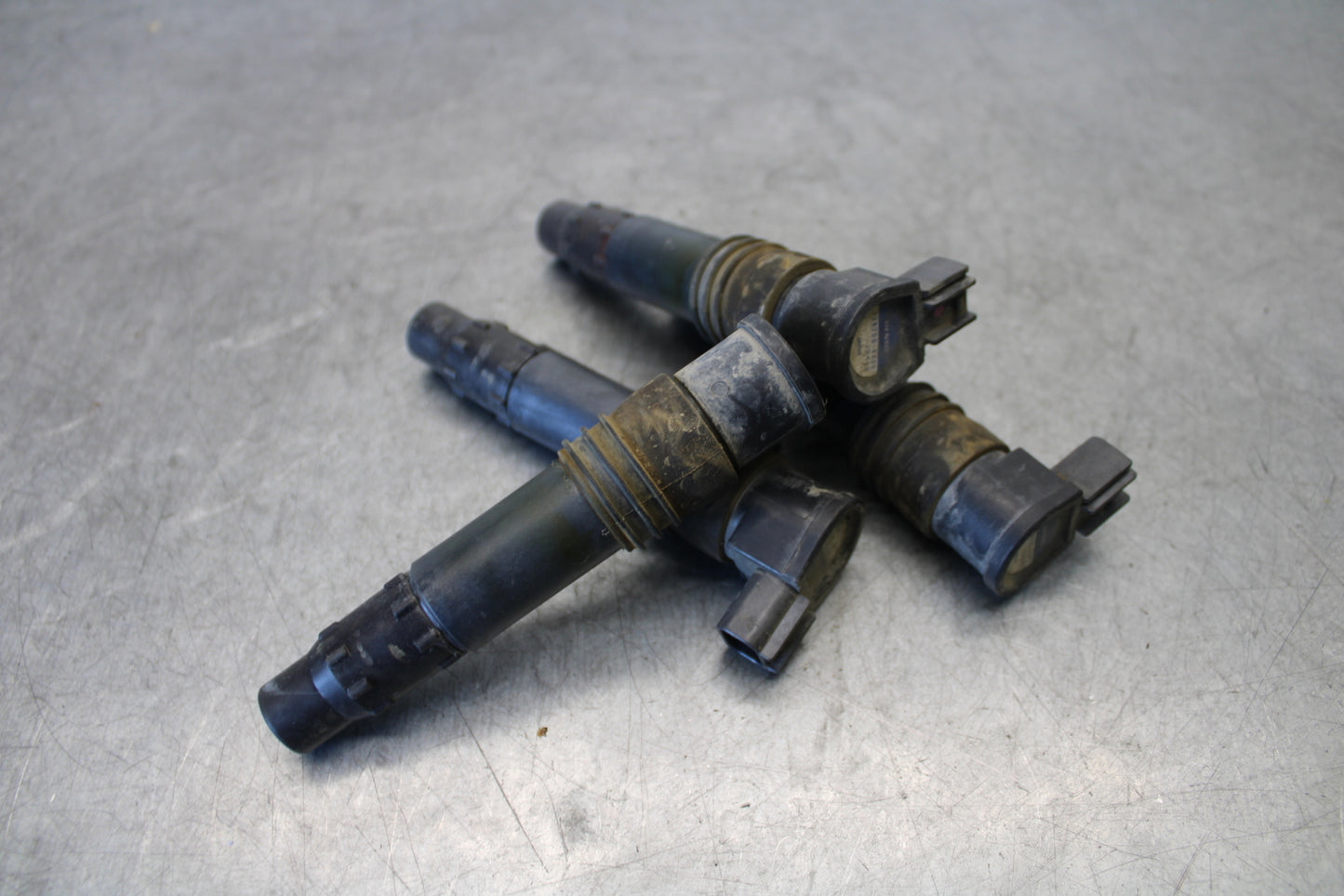 05-06 SUZUKI GSXR1000 IGNITION COILS COIL SPARK PLUG CAPS 33410-35F10 BB663