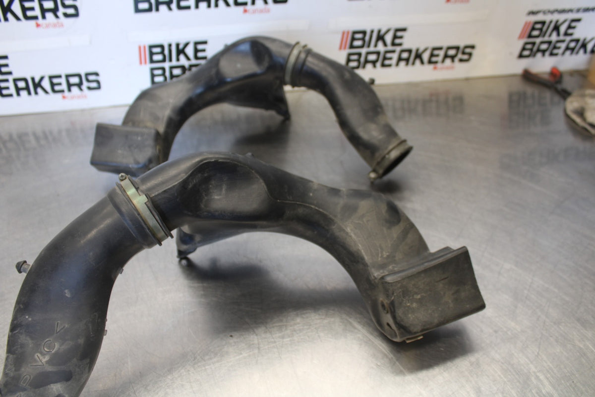 05 YAMAHA YZF R6 OEM RIGHT LEFT AIR INTAKE DUCTS BB894