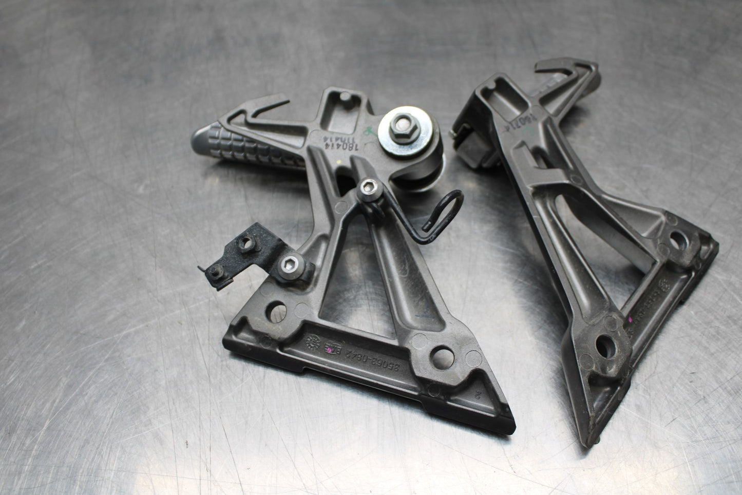 13-17 KAWASAKI NINJA 300 EX300 ABS REAR BACK PASSENGER PEG SET PAIR BB187