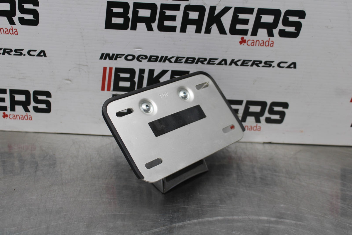 05-09 SUZUKI BOULEVARD C90 LICENSE PLATE BRACKET BB791