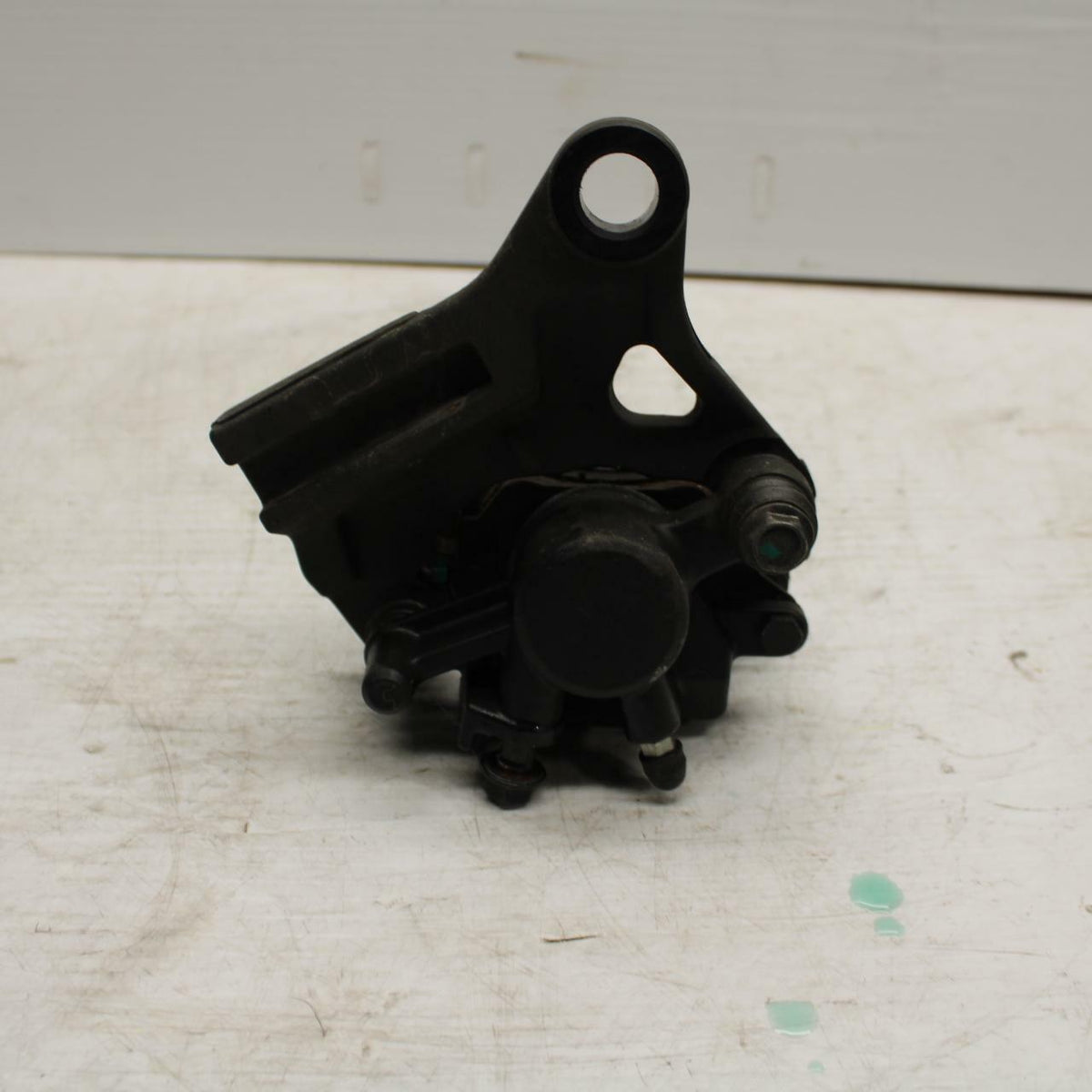 15-17 YAMAHA YZF R3 REAR  BRAKE CALIPER W MOUNT BRACKET 1WD-F580W-01-00 BB293
