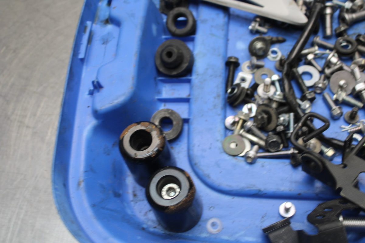 18-26 KAWASAKI Z400 ENGINE MOUNTING BOLTS HARDWARE MOTOR SCREWS BB852