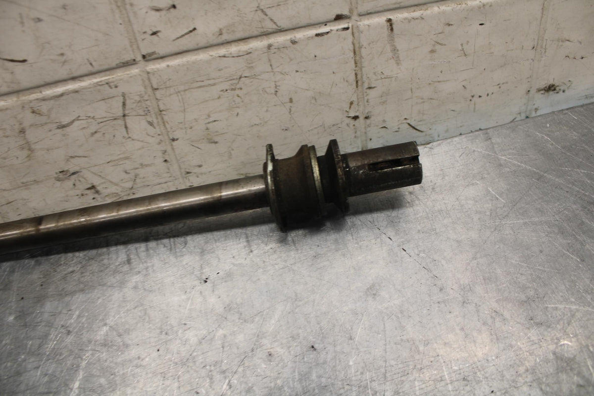 1981 Suzuki GS850G REAR AXLE BACK WHEEL RIM PIVOT BOLT AXEL BB37