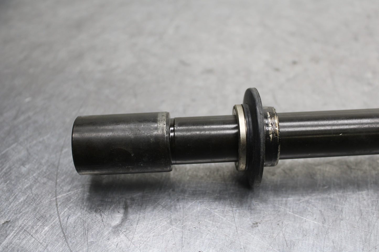 05 YAMAHA YZF R6  FRONT WHEEL RIM AXLE PIVOT BOLT BB132