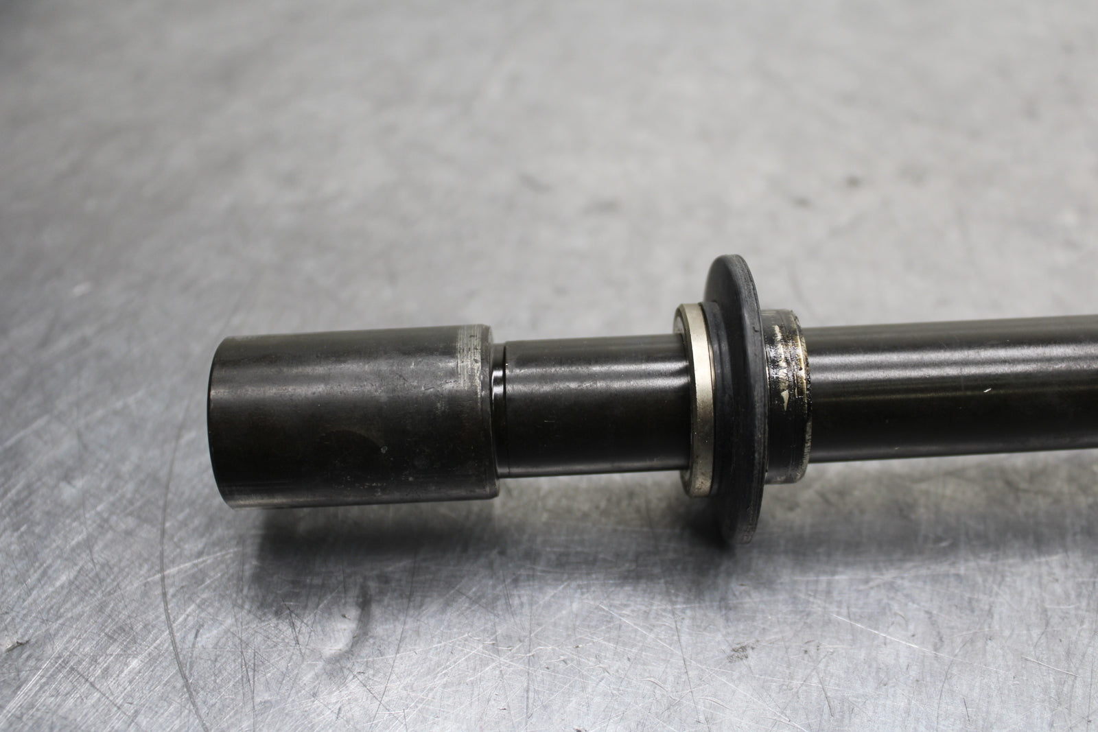 05 YAMAHA YZF R6  FRONT WHEEL RIM AXLE PIVOT BOLT BB132