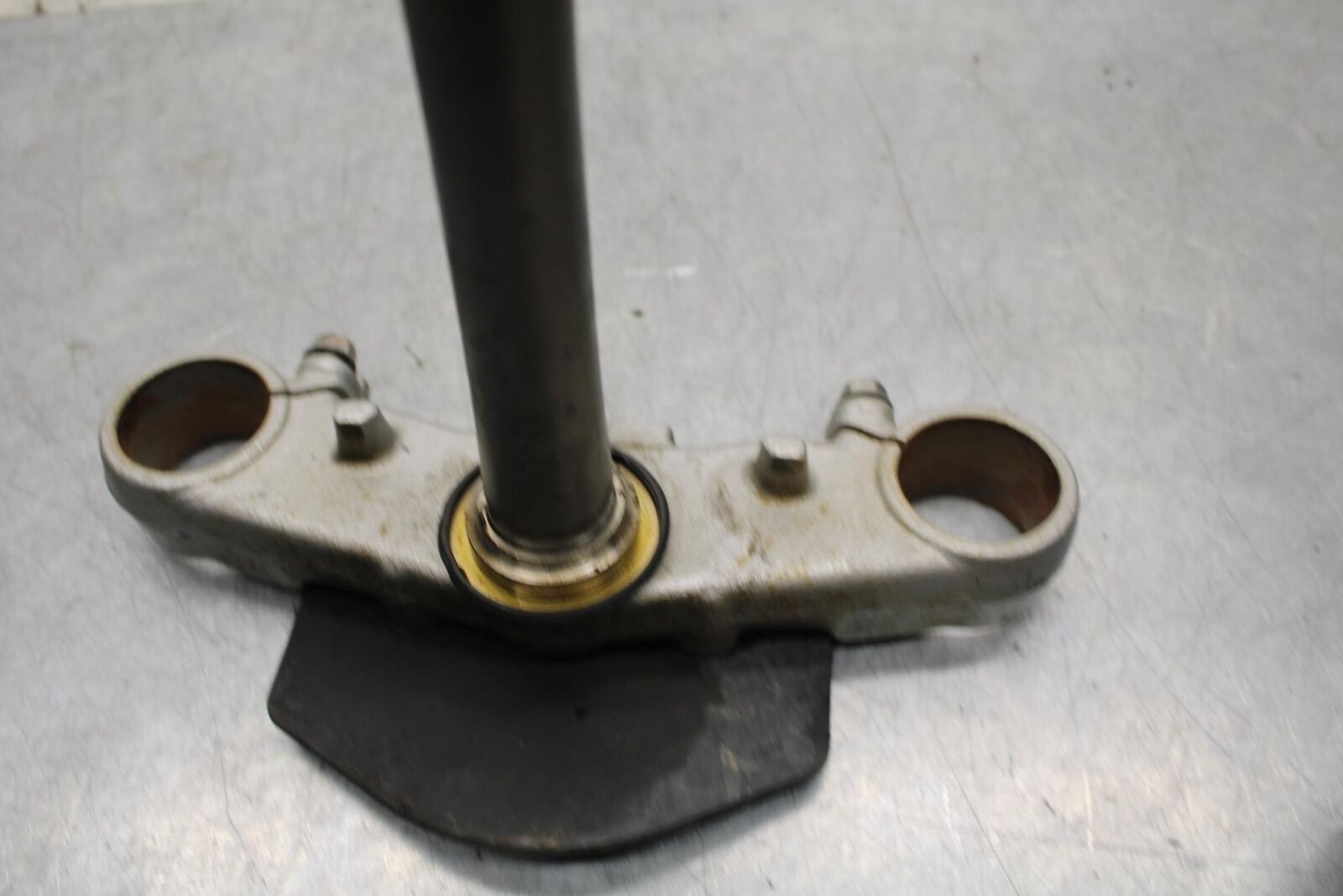 2006 Suzuki SV650S FRONT FORKS CLAMP LOWER TRIPLE TREE STEM BB65
