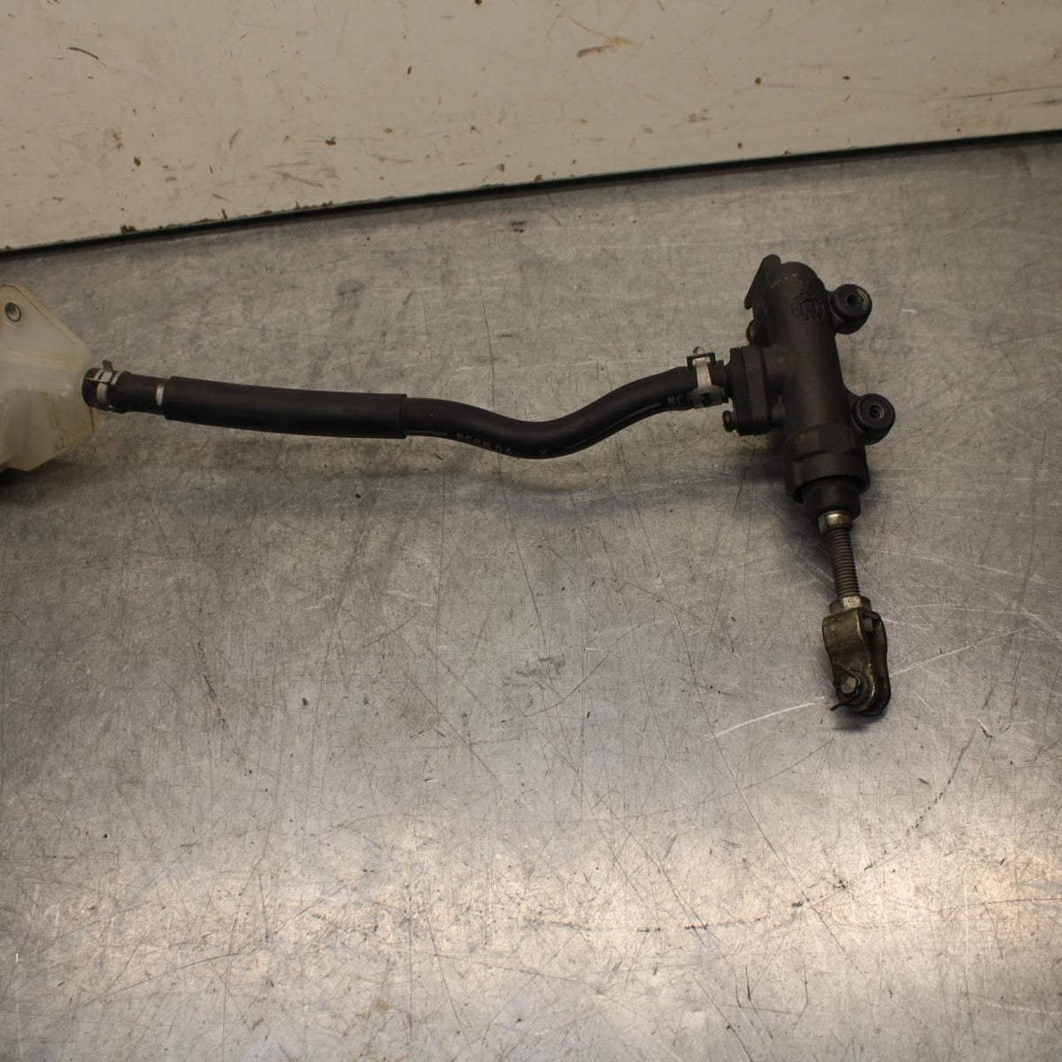 04-09 SUZUKI GS 500 FH GS500F REAR BACK BRAKE MASTER CYLINDER W RESERVOIR BB97