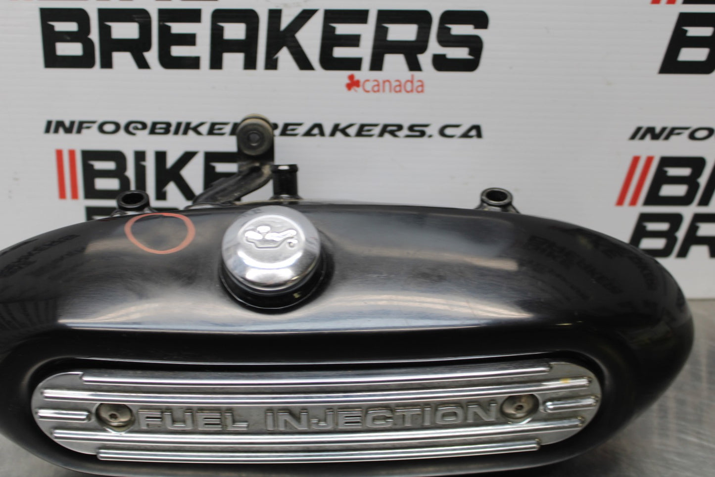 05 TRIUMPH ROCKET III ENGINE OIL TANK PAN BOX BB186