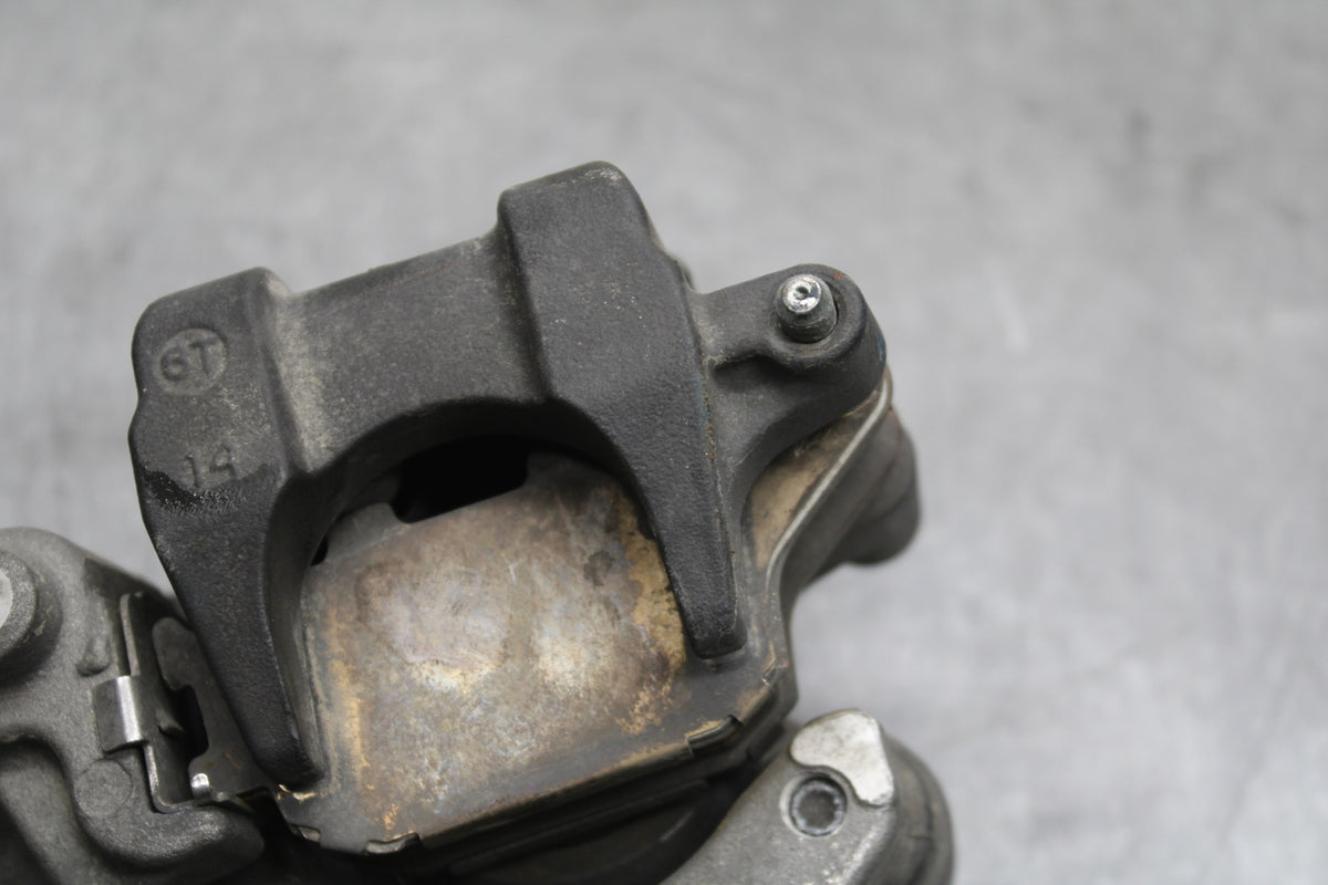 07-08 YAMAHA YZF R1 REAR BACK BRAKE CALIPER W MOUNT BRACKET BB724