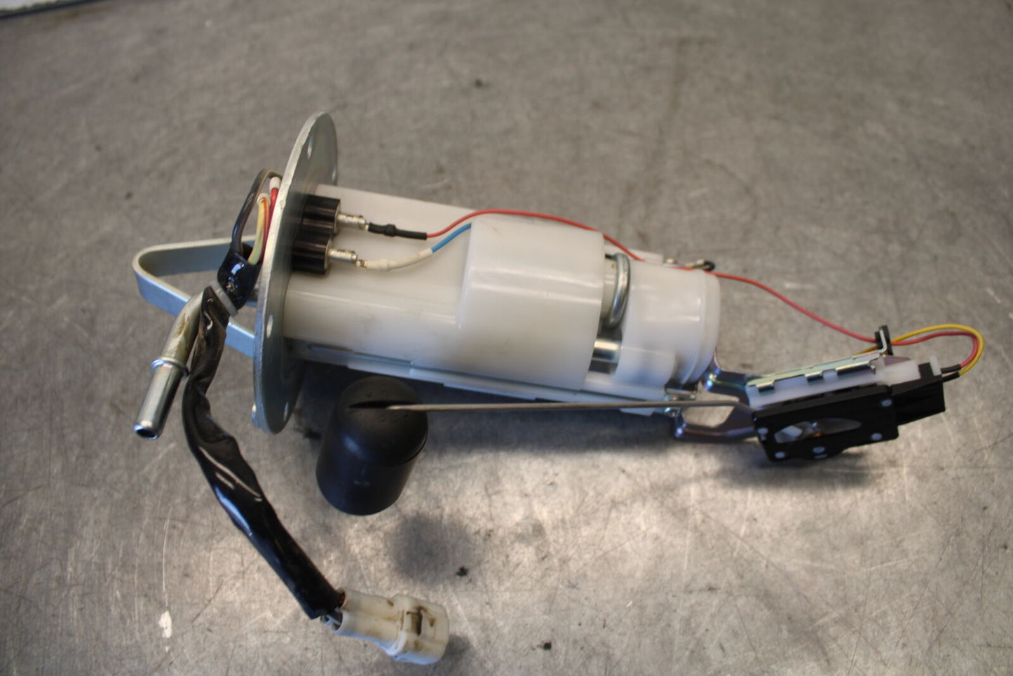 11-24 SUZUKI GSXR750 FUEL PUMP GAS PETROL SENDER UNIT  BB687