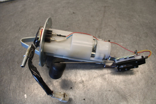 11-24 SUZUKI GSXR750 FUEL PUMP GAS PETROL SENDER UNIT  BB687