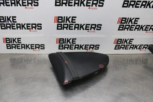 05-06 KAWASAKI NINJA ZX6R REAR BACK PASSENGER TANDEM SEAT PAD PILLION BB877
