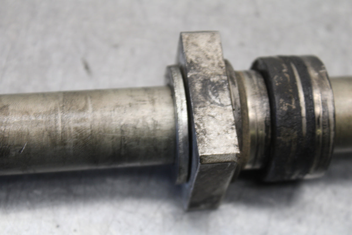 16 KAWASAKI NINJA ZX10R REAR AXLE BACK WHEEL RIM BOLT AXEL 41068-0613 BB650