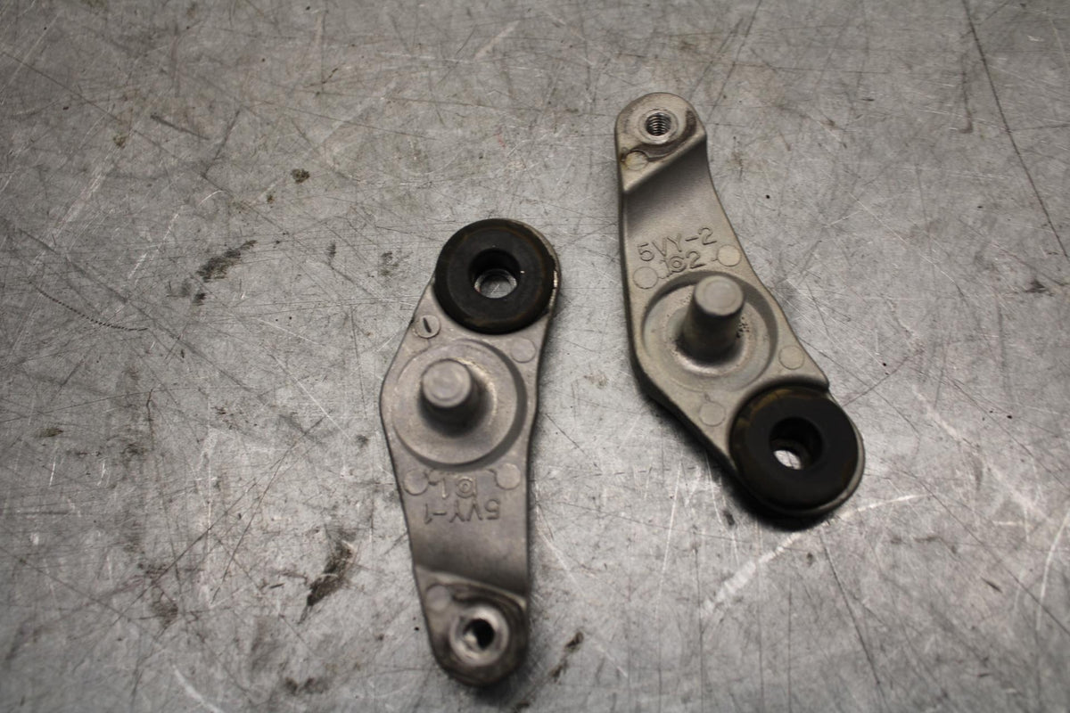 2007 Yamaha YZF R6 FRONT GAS TANK BRACKET MOUNT BB525