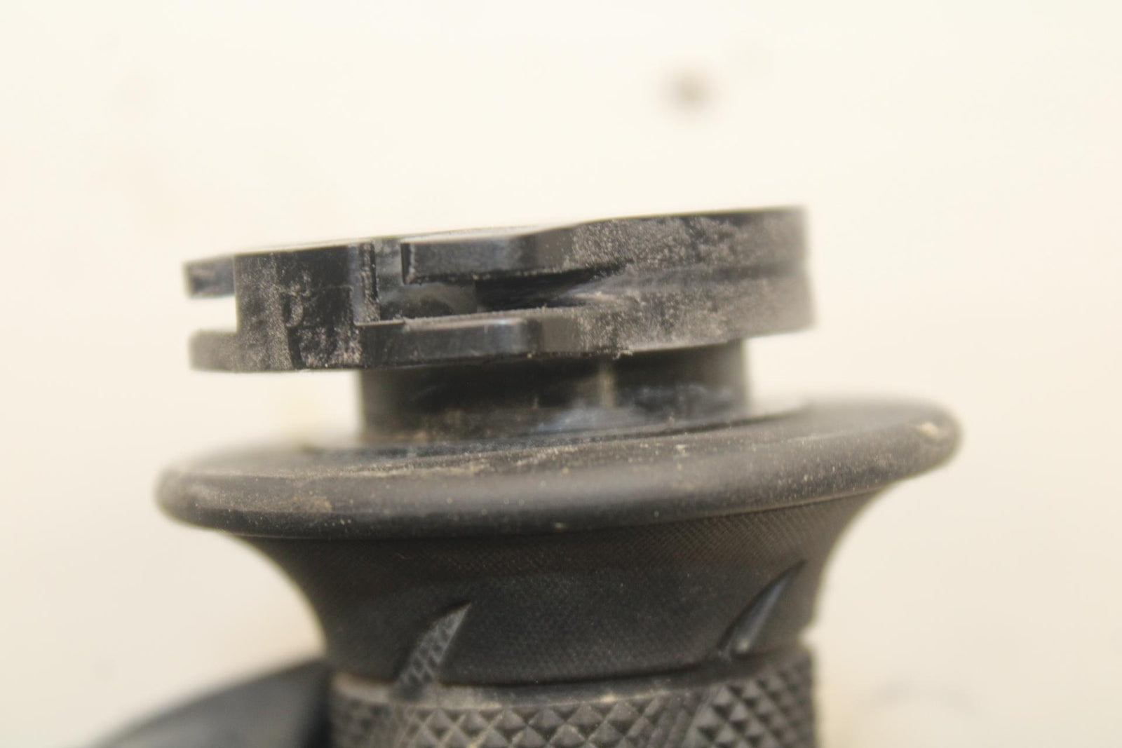 2011 Suzuki GSXR600 RIGHT THROTTLE GRIP BB605
