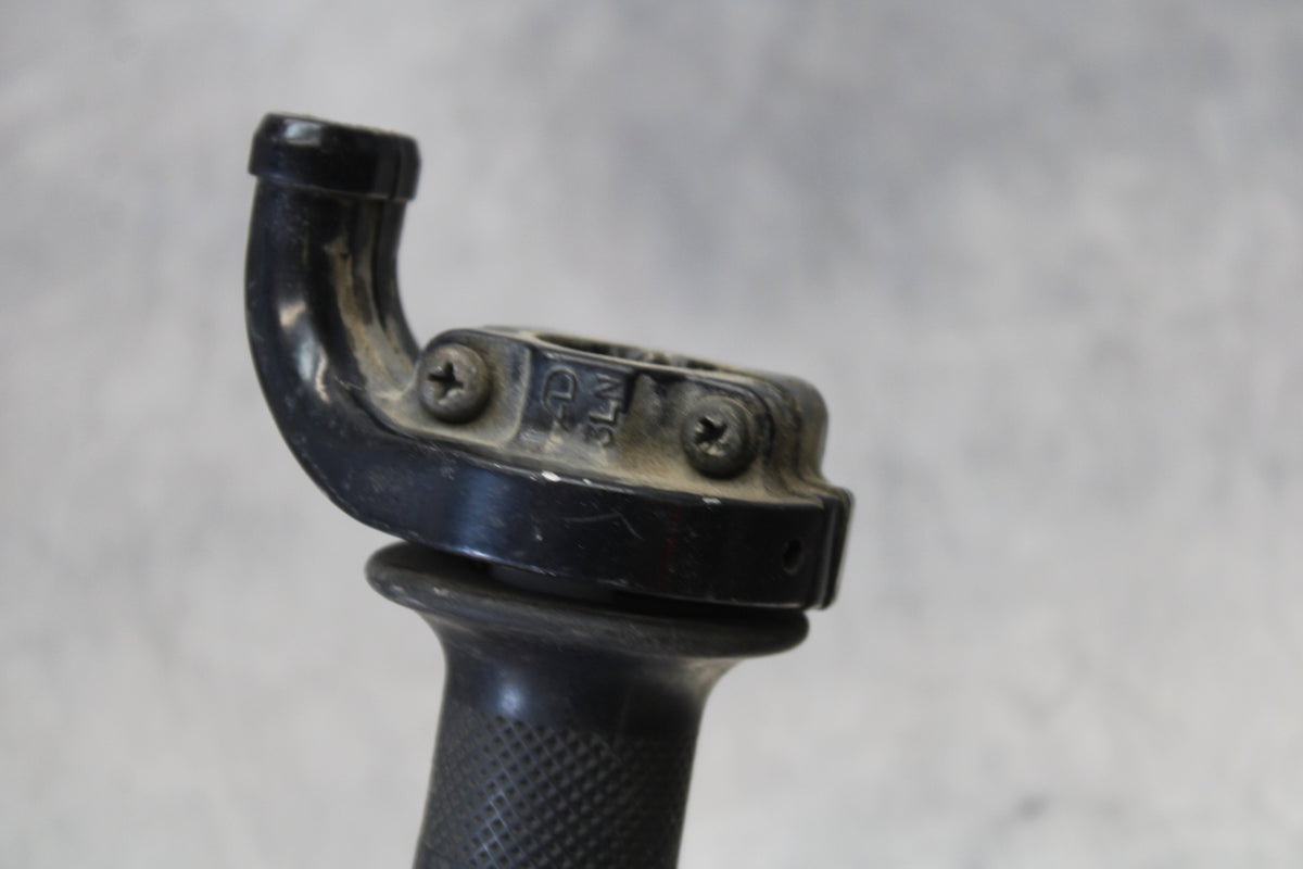 96-07 YAMAHA YZF600R THROTTLE CABLE LINE HOUSING GUIDE BB158
