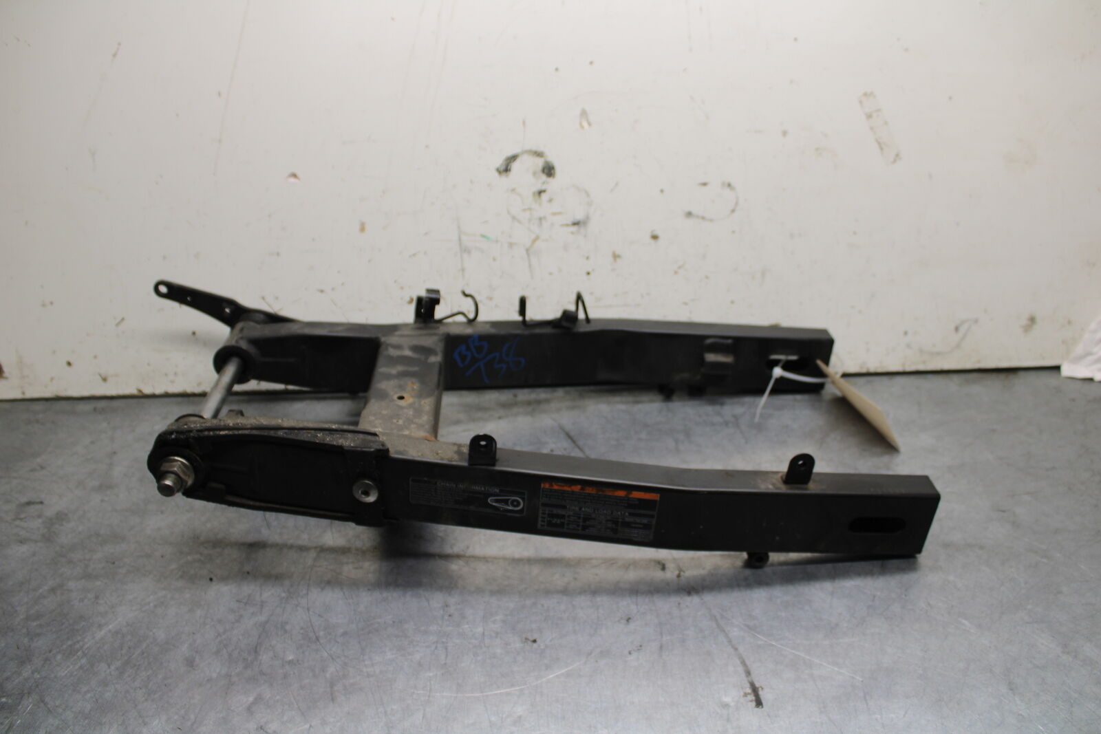 19-22 KAWASAKI Z400 REAR SWINGARM BACK SUSPENSION SWING ARM BB738