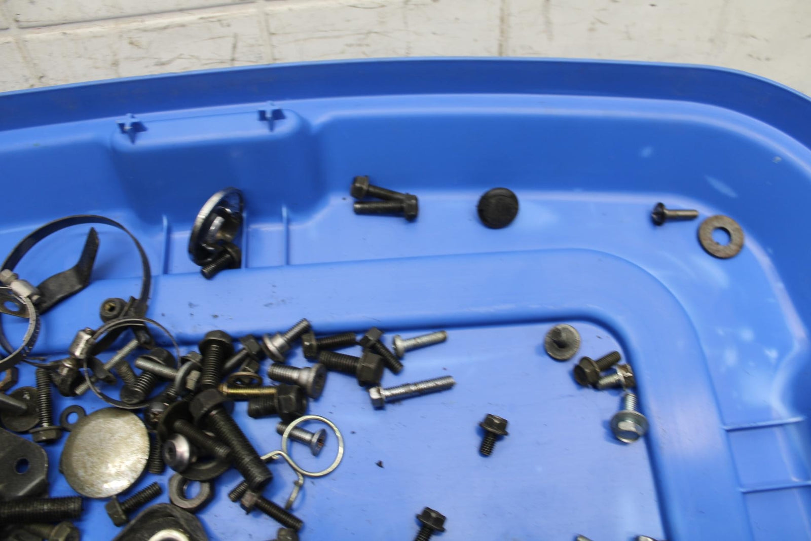 00-01 KAWASAKI ZZR600 LEFTOVER MOUNTING BOLTS HARDWARE MOTOR SCREWS BB31