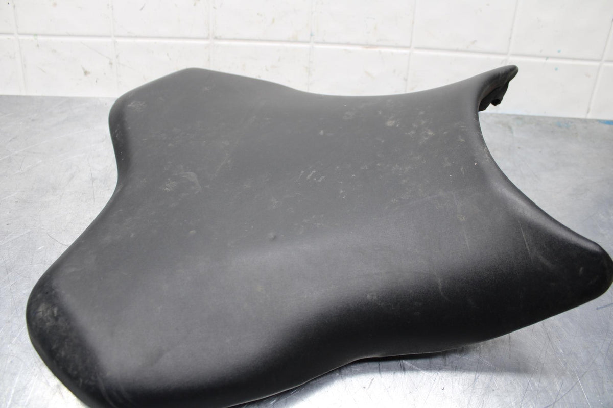 2007 Yamaha YZF R6 FRONT DRIVERS SEAT PAD SADDLE PILLION 2C0-24710-00-00 BB590