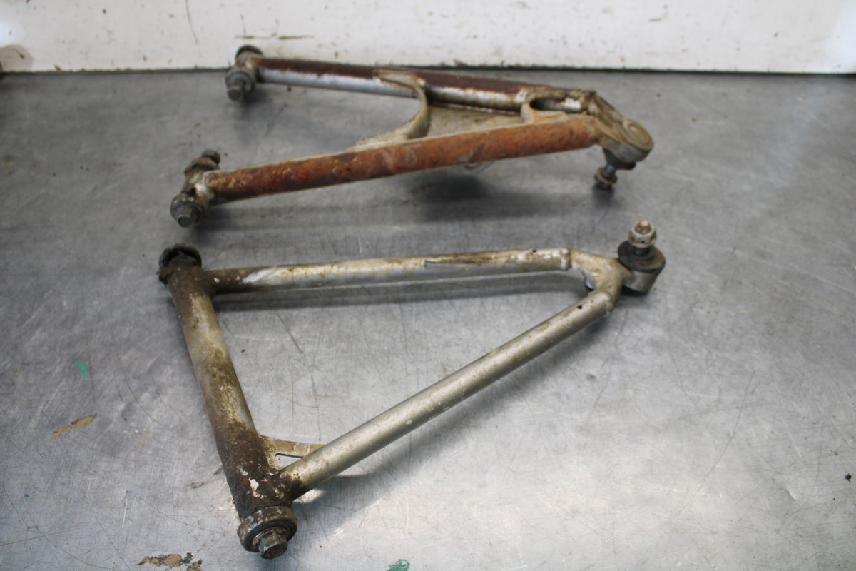 01-05 YAMAHA RAPTOR 660R FRONT LOWER UPPER RIGHT CONTROL A ARMS  BB695
