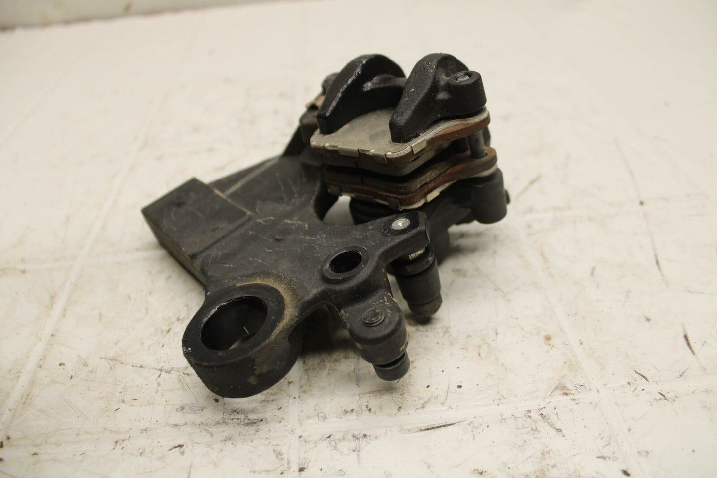 19-20 KAWASAKI NINJA ZX6R REAR BACK BRAKE CALIPER W MOUNT BRACKET BB407