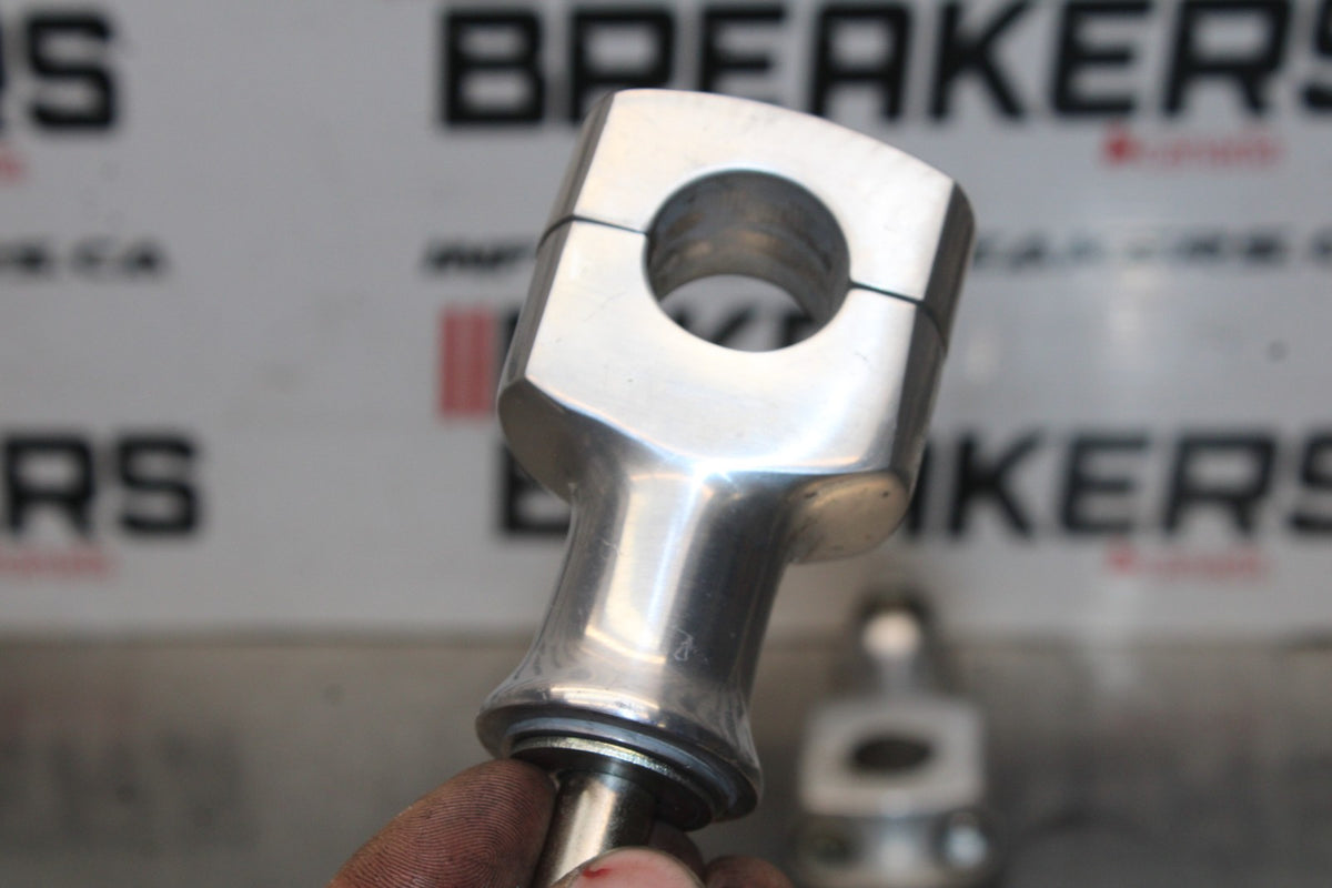 07 HONDA VTX1300R HANDLEBAR RISERS BB825