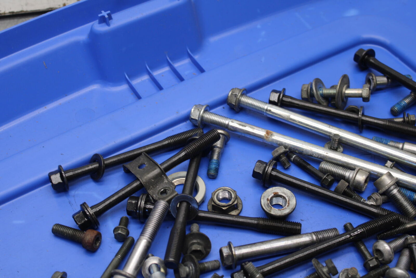 05-06 SUZUKI GSXR1000 MOUNTING BOLTS HARDWARE MOTOR SCREWS BB677