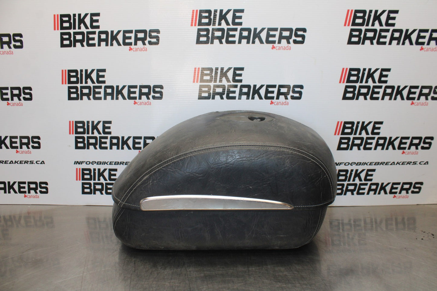 05-06 VICTORY KINGPIN DELUXE RIGHT CARGO LUGGAGE SADDLEBAG BAG COMPARTMENT BB195