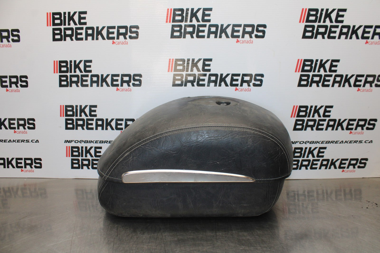 05-06 VICTORY KINGPIN DELUXE RIGHT CARGO LUGGAGE SADDLEBAG BAG COMPARTMENT BB195