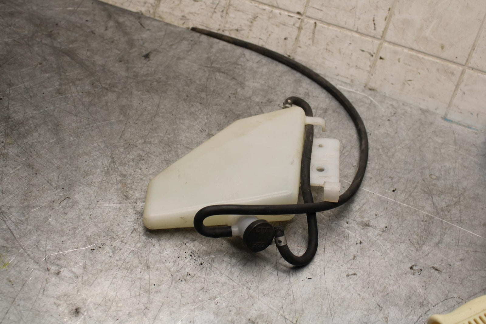06-07 SUZUKI GSXR600 750 COOLANT WATER TANK RESERVOIR BOTTLE BB543