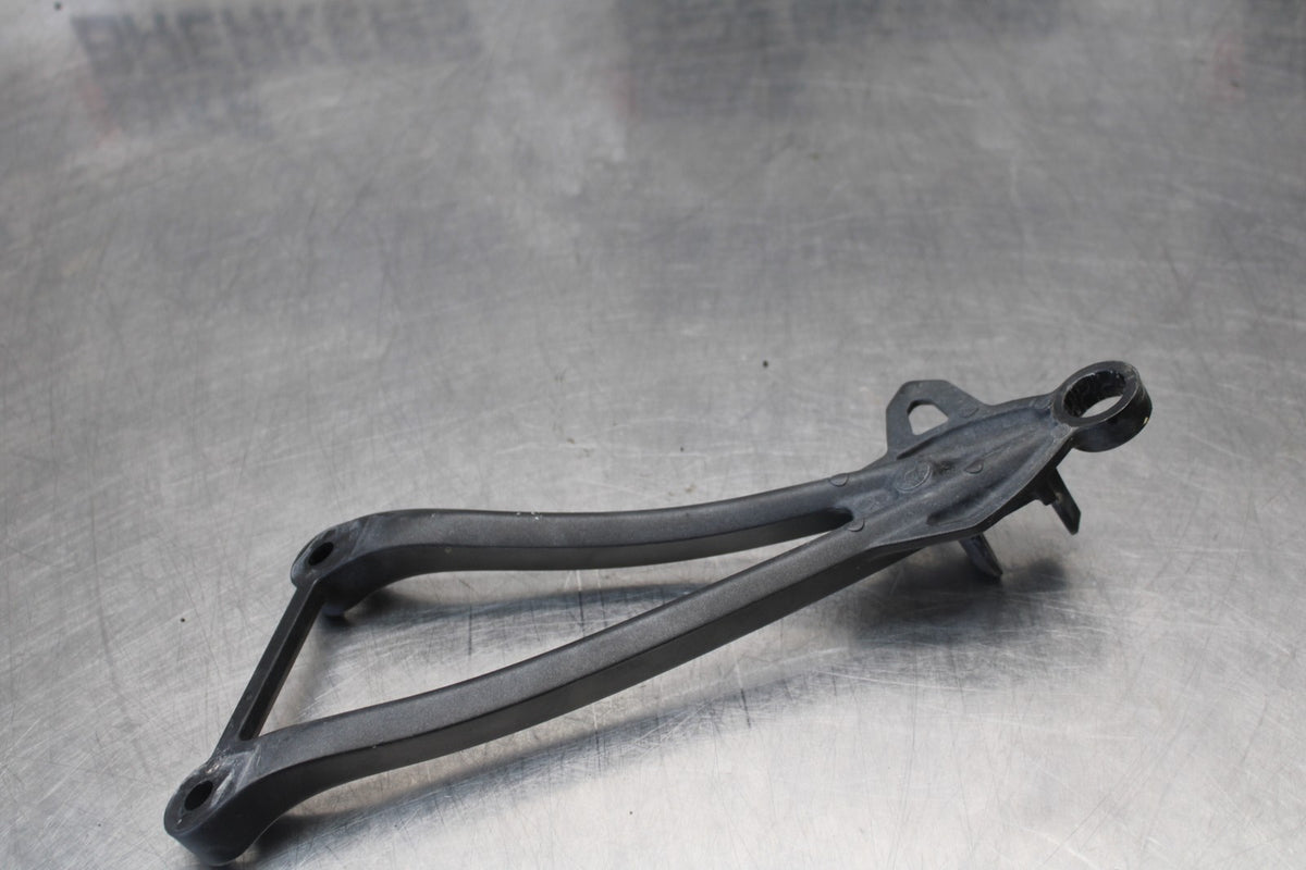 13-18 KAWASAKI NINJA ZX6R RIGHT REAR BACK PASSENGER PEG MOUNT BB908