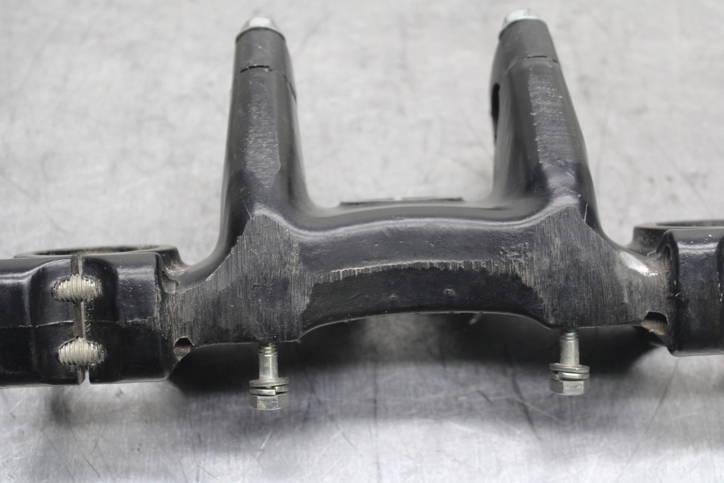 82-83 YAMAHA IT175 FORKS UPPER TRIPLE TREE CLAMP BB108