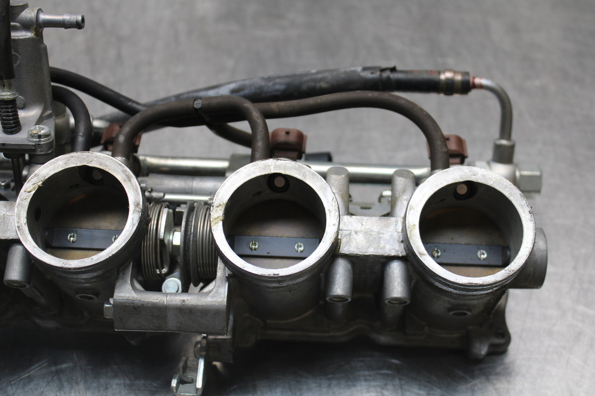 06-07 HONDA CBR1000RR MAIN FUEL INJECTORS / THROTTLE BODIES BB166