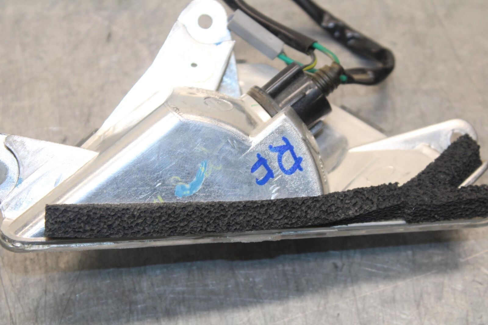 17-20 KAWASAKI NINJA EX650 ABS RIGHT FRONT TURN SIGNAL LIGHT INDICATOR BB88