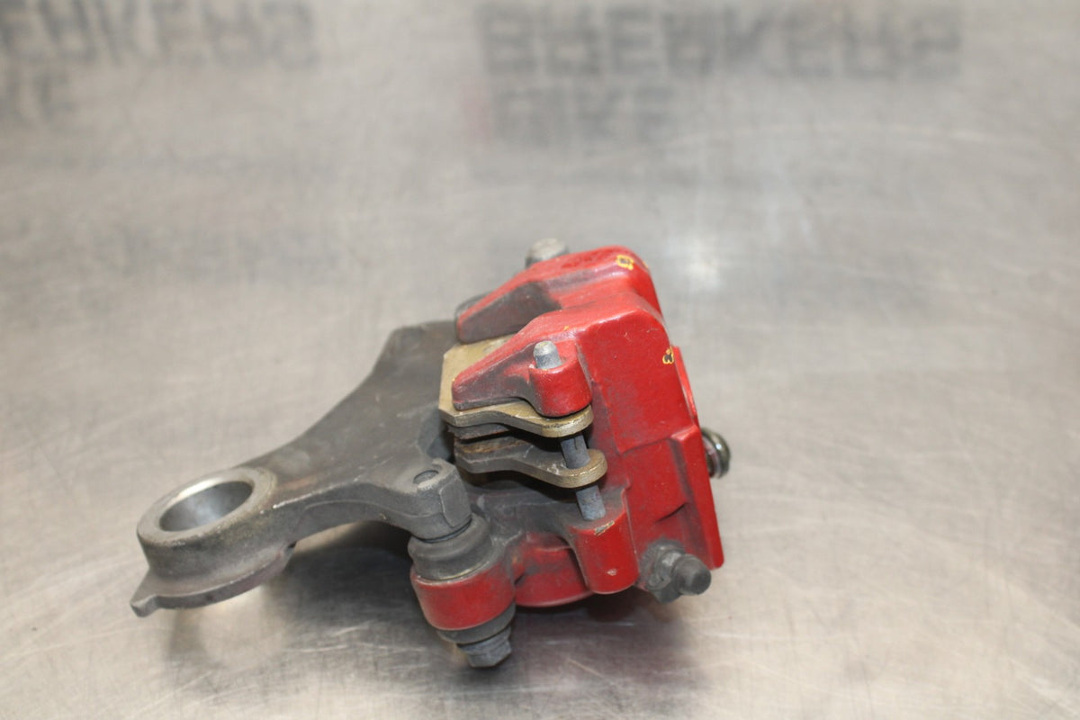 03-05 YAMAHA YZF R6  REAR BACK BRAKE CALIPER W MOUNT BRACKET BB793