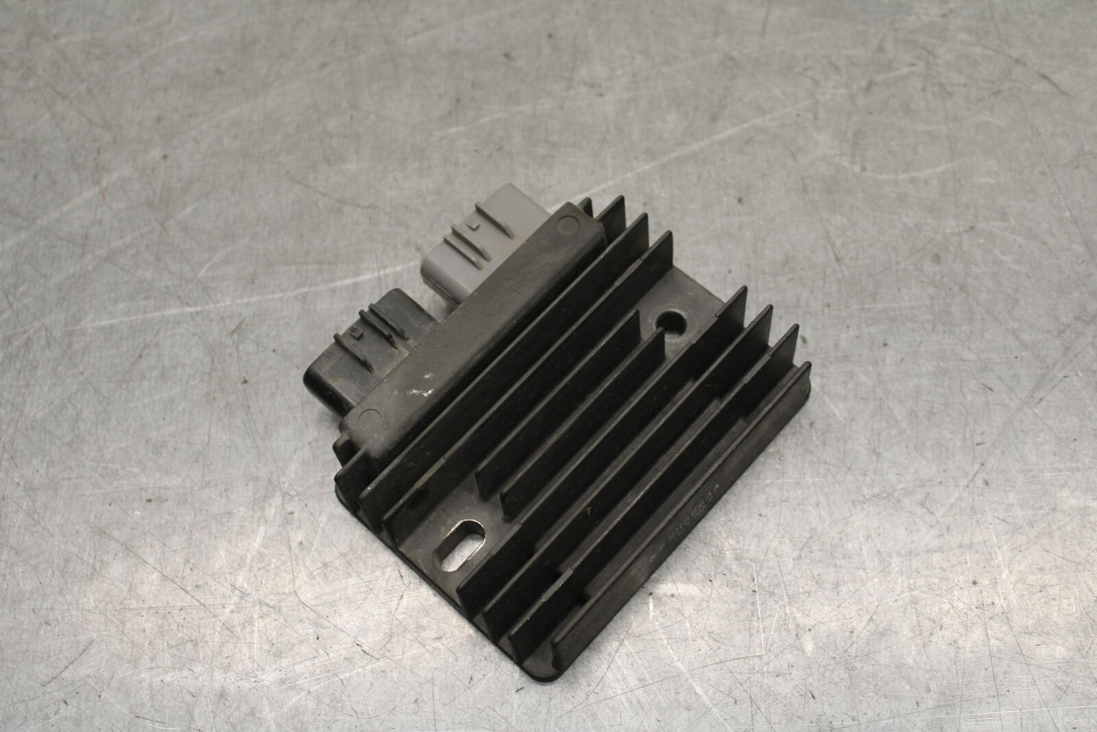 16 KAWASAKI NINJA ZX10R RECTIFIER VOLTAGE REGULATOR 21066-0748  BB650