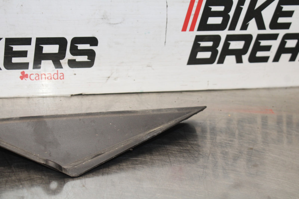 04-05 KAWASAKI NINJA ZX10R REAR BACK DRIVE CHAIN GUARD COVER SHIELD BB931