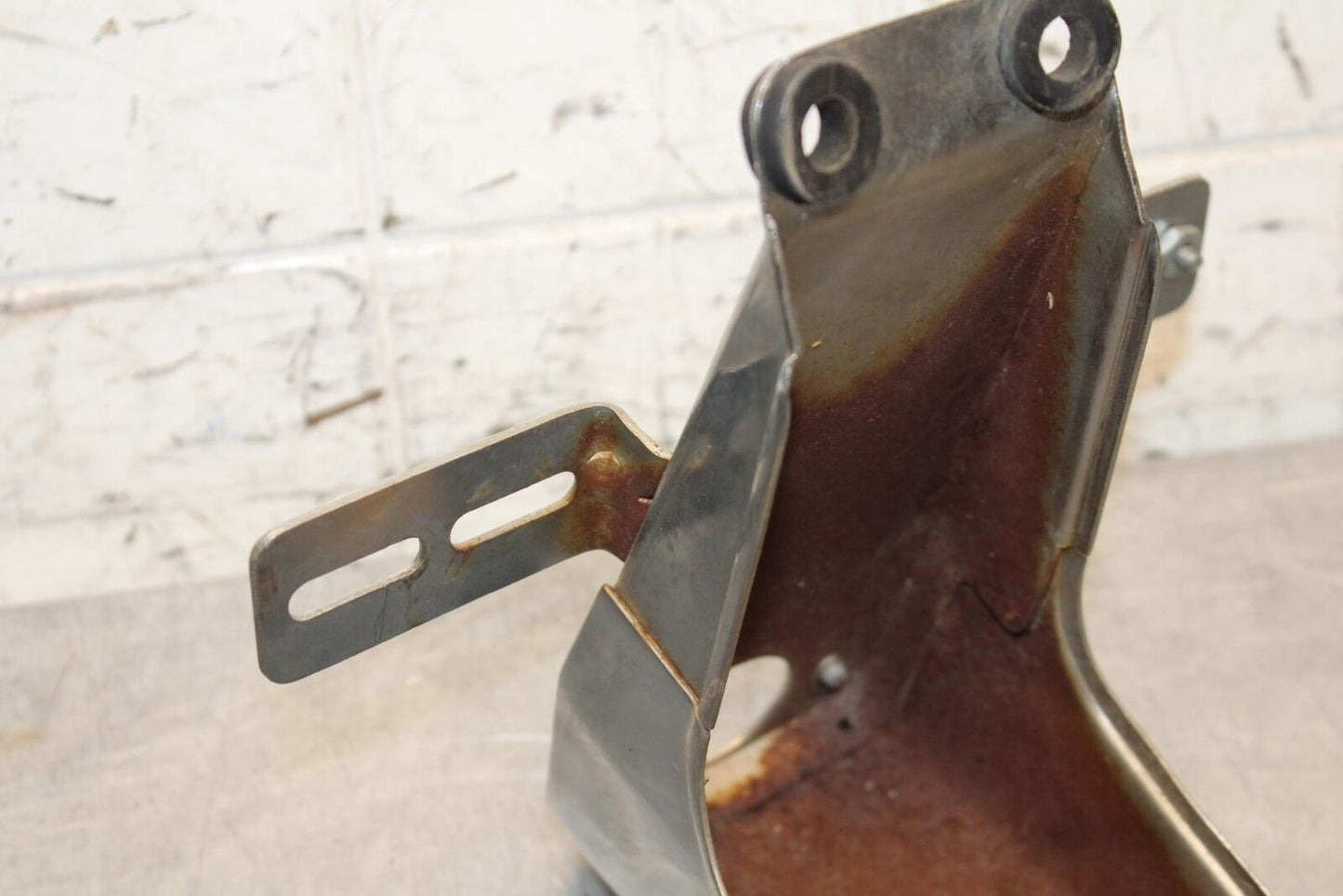 75 SUZUKI GT 550 REAR BACK TAIL LIGHT MOUNT BRACKET BB67