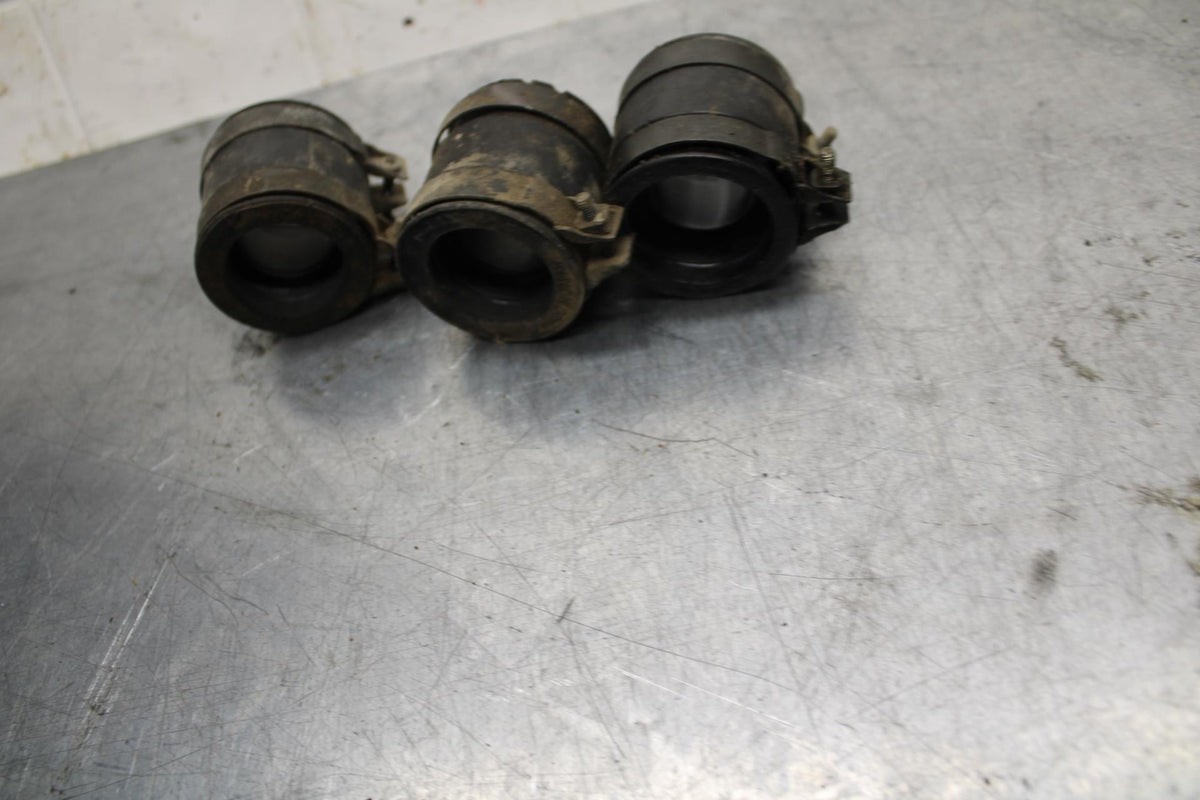 75 SUZUKI GT 550  INTAKE MANIFOLDS  BB72