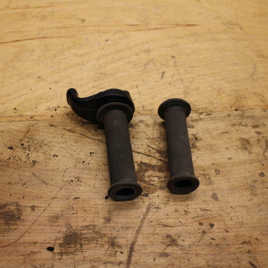 04-05 KAWASAKI NINJA ZX10R THROTTLE CABLE LINE HOUSING GUIDE GRIPS BB322