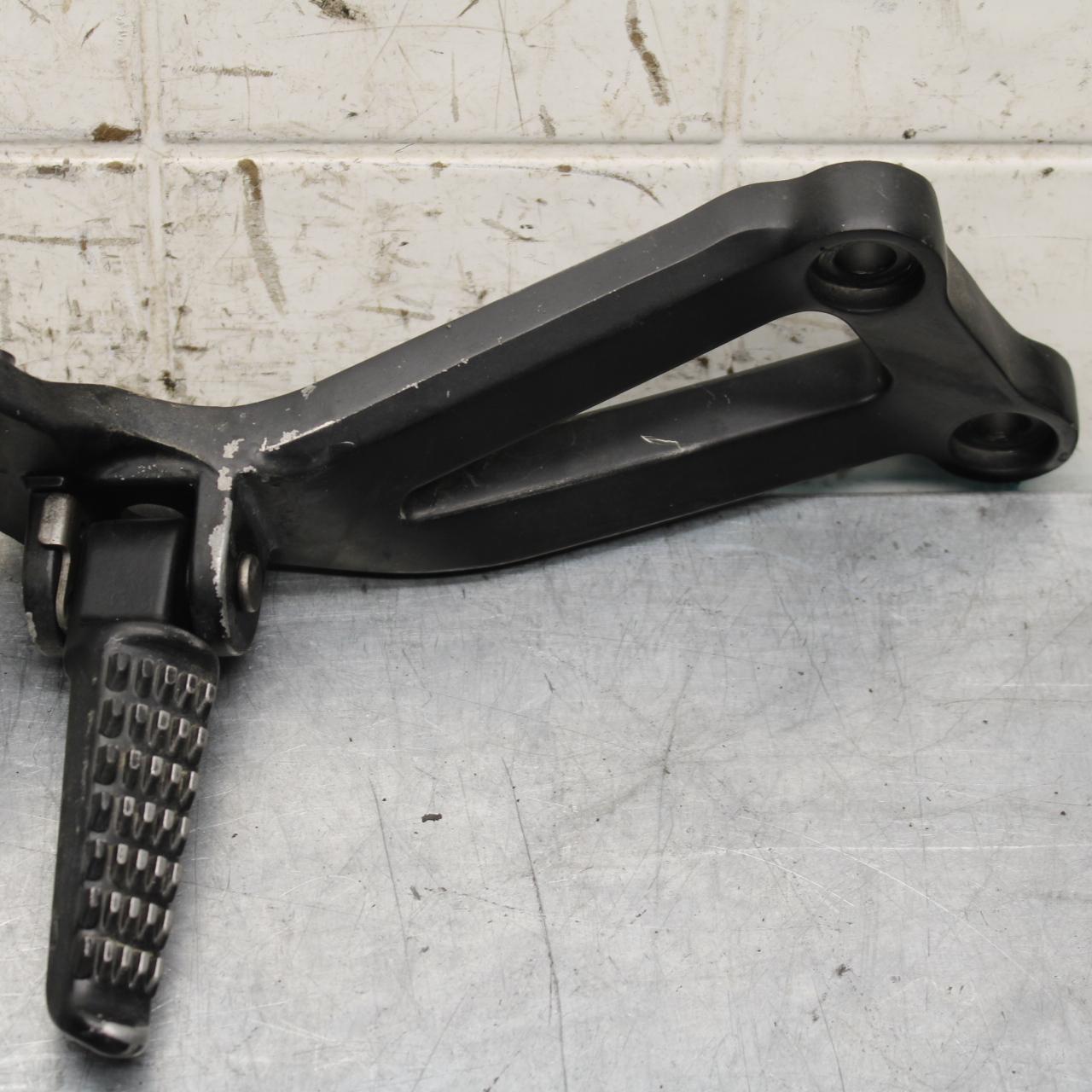 2000 Kawasaki Ninja ZX12R ZX1200A RIGHT REAR BACK PASSENGER PEG 34028-1481 BB565