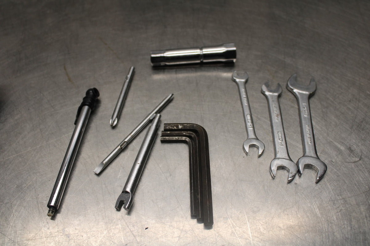 97 KAWASAKI VULCAN 1500 VN1500D CLASSIC STOCK TOOLS OEM TOOL BAG KIT SET BB936