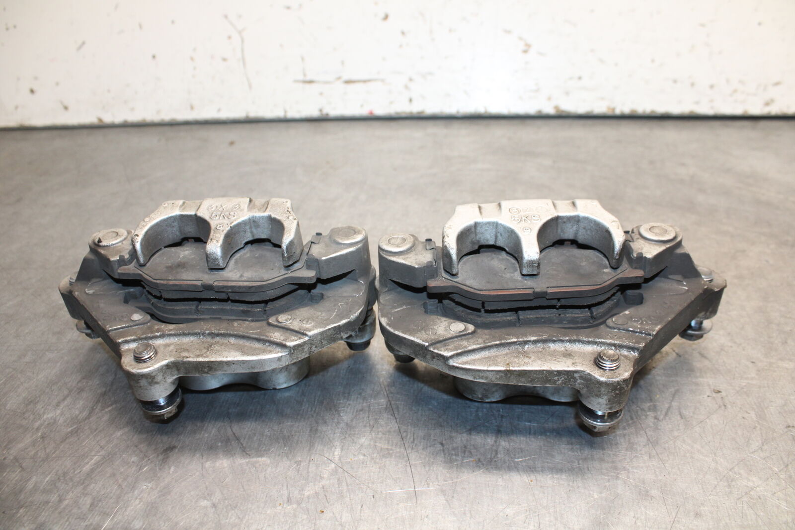 14-15 YAMAHA V STAR 1300 XVS1300CT TOURER FRONT BRAKE CALIPER SET BB722