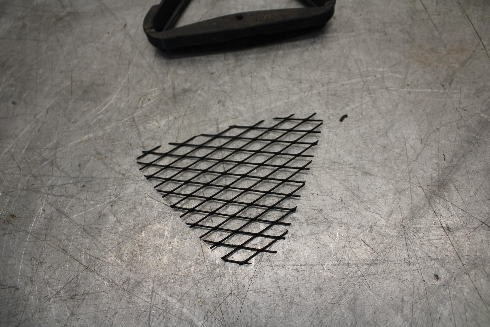 19-20 KAWASAKI NINJA ZX6R AIR INTAKE GRILL BB517