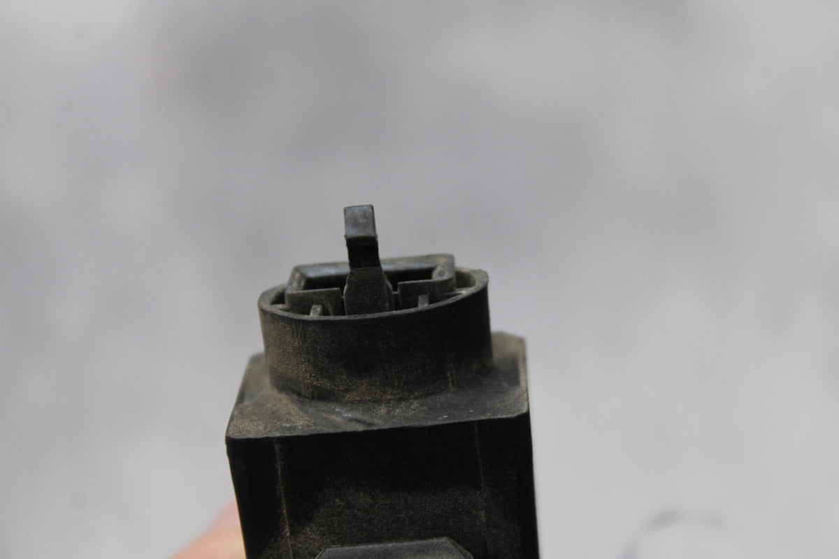 98-05 HONDA SUPER HAWK 1000 VTR1000F TURN SIGNAL BLINKER RELAY FLASHER BB152