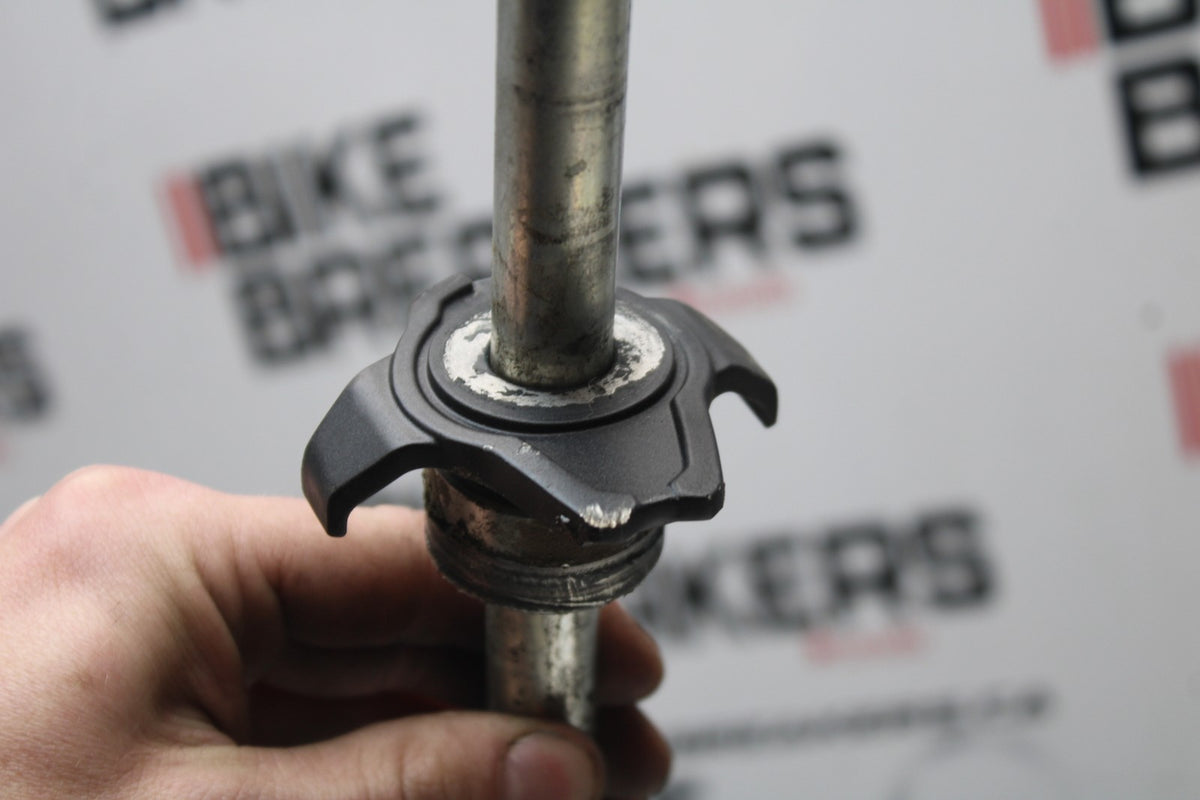 23-26 KAWASAKI NINJA ZX4RR REAR AXLE BACK WHEEL RIM PIVOT BOLT AXEL BB872