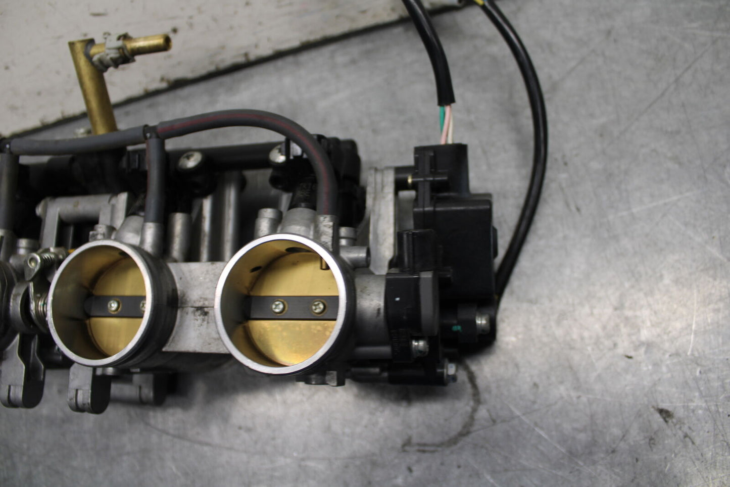 05-06 SUZUKI GSXR1000 MAIN FUEL INJECTORS / THROTTLE BODIES 13405-41G00 BB677