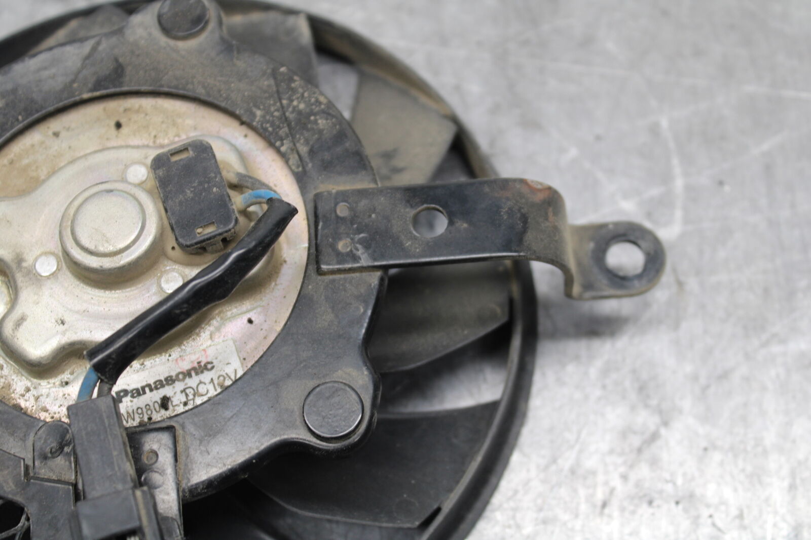 08-10 SUZUKI GSXR 600 ENGINE RADIATOR COOLING FAN  BB721